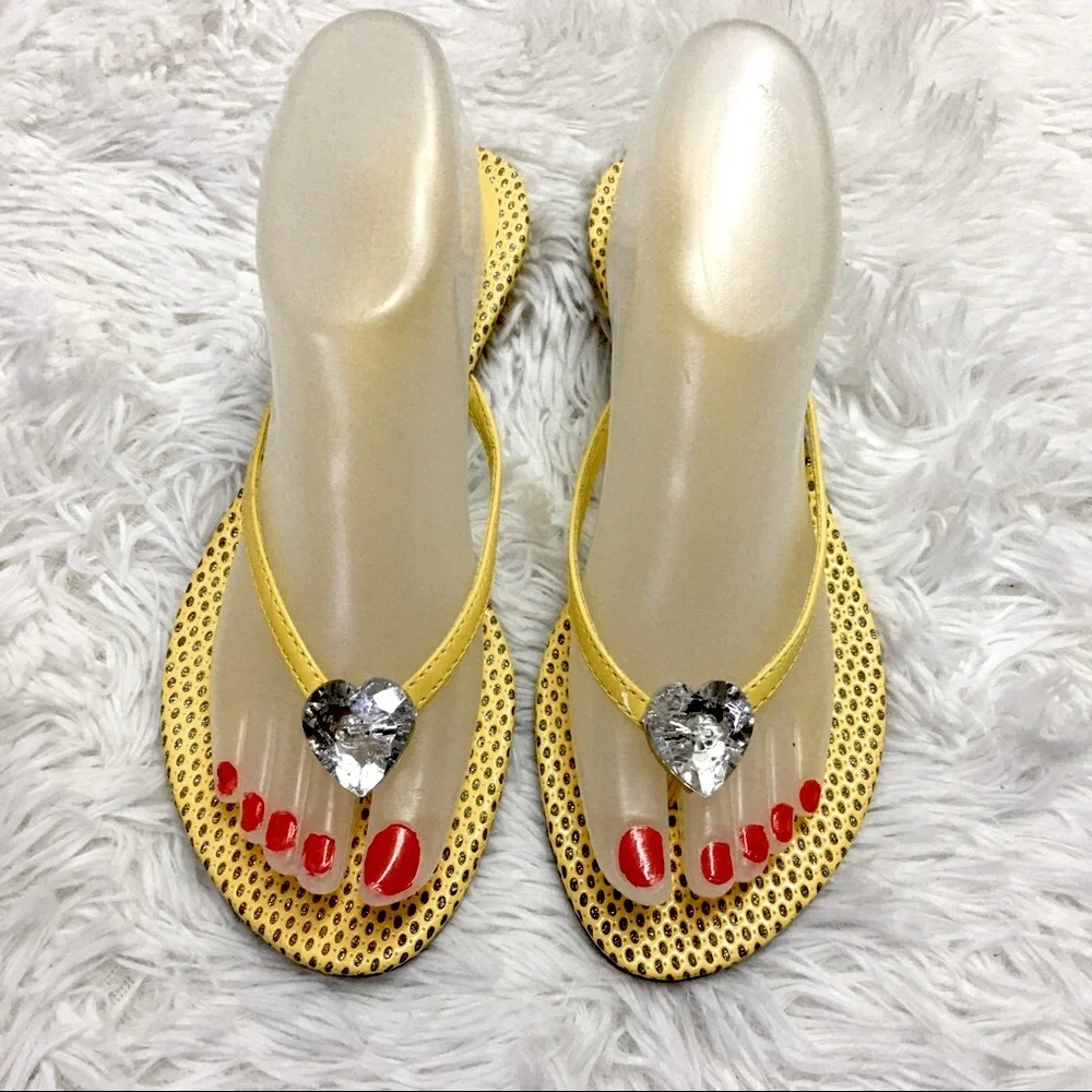 Missy Yellow Thong Sandals with Crystal Hearts size 8.5
